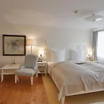Hotel-restaurant Anne-sophie מלון 4*